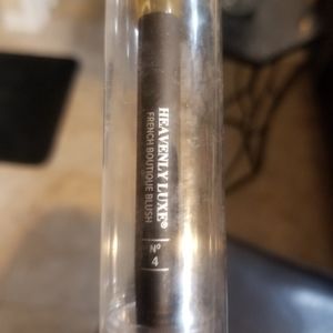 IT Heavenly cosmetic brush #4